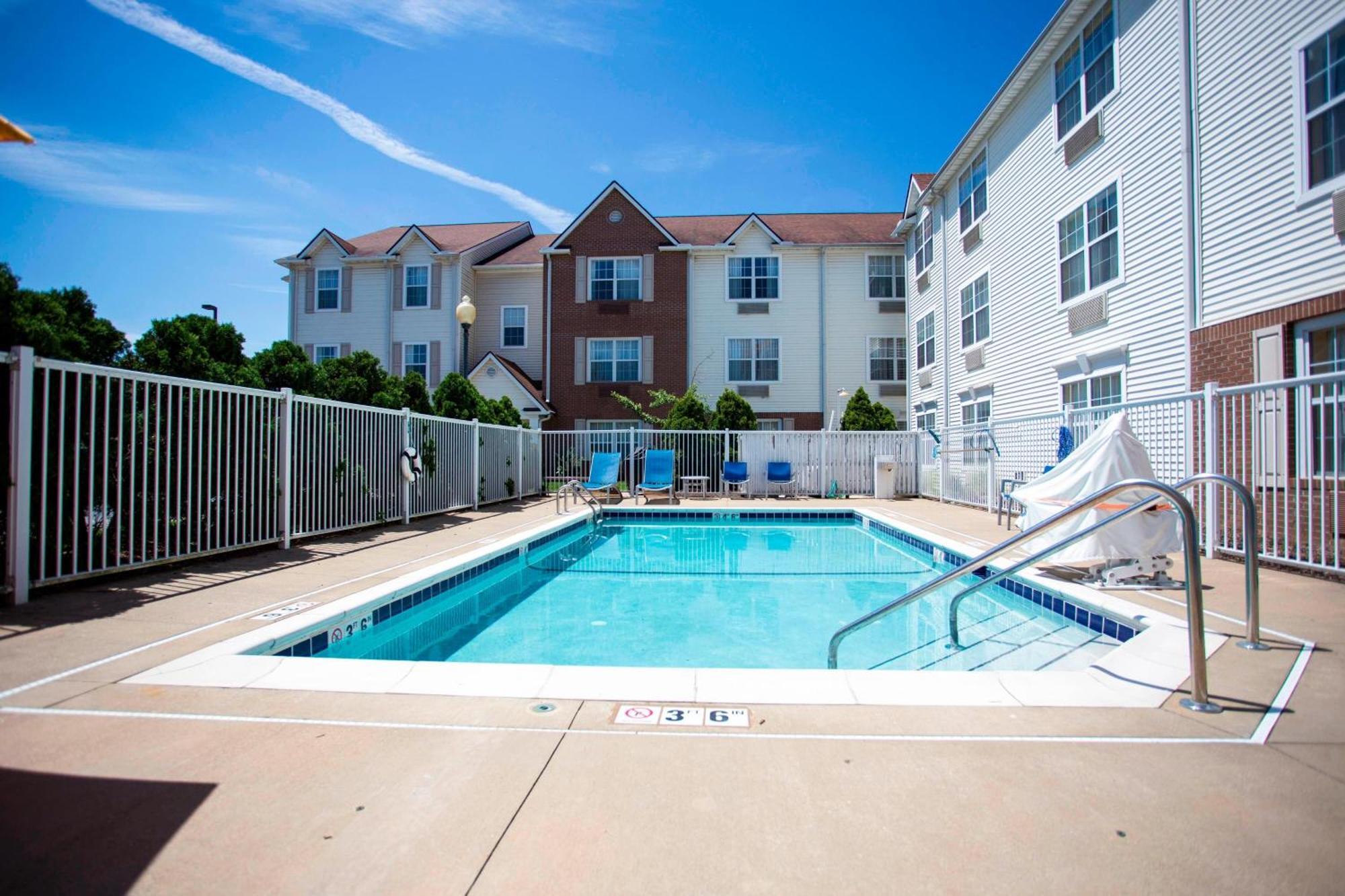 Towneplace Suites Cleveland Стрийтсбъро Екстериор снимка